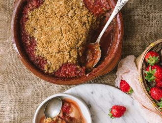 recette de crumble aux Fraises et Rhubarbe