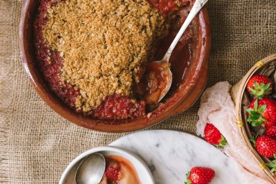 recette de crumble aux Fraises et Rhubarbe