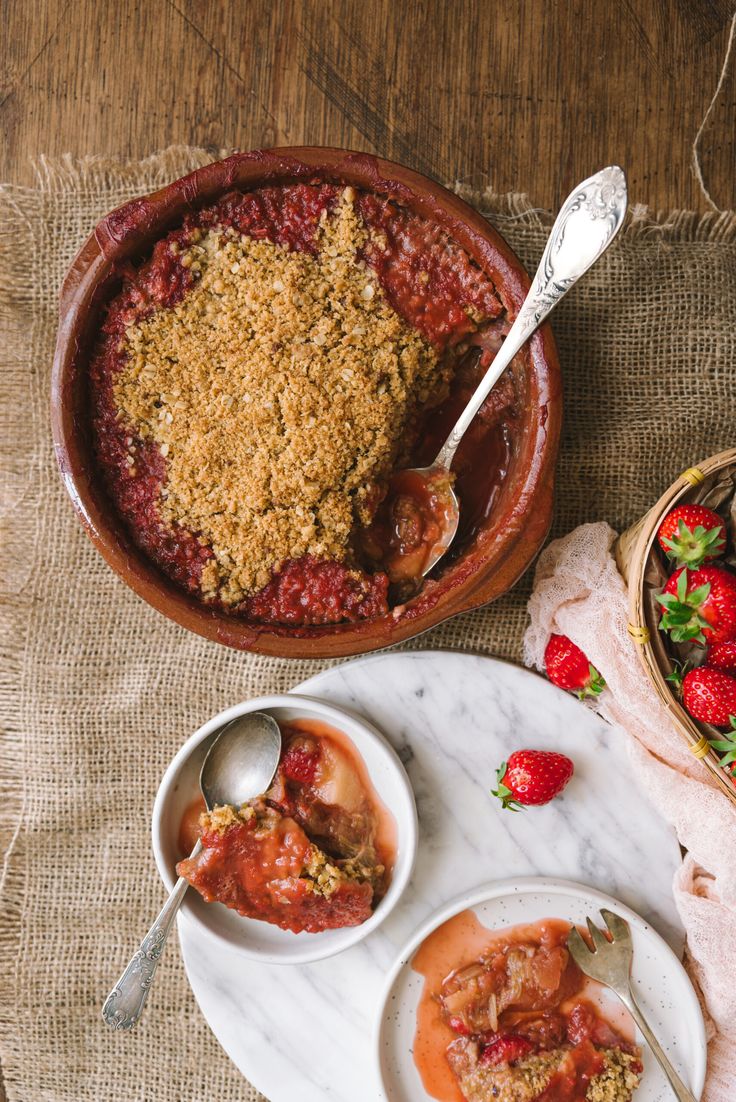 recette de crumble aux Fraises et Rhubarbe