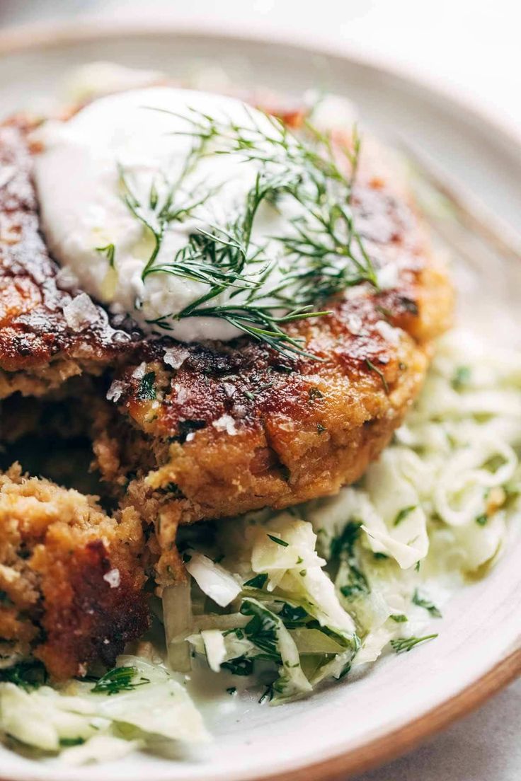 Burgers de saumon avec salade de chou