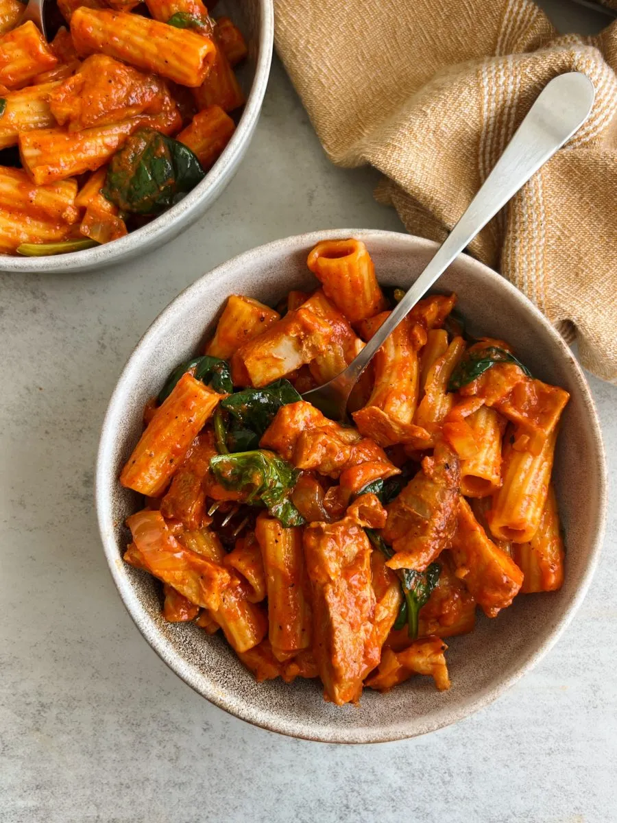 Recette des Pâtes au poulet et aux poivrons rôtis