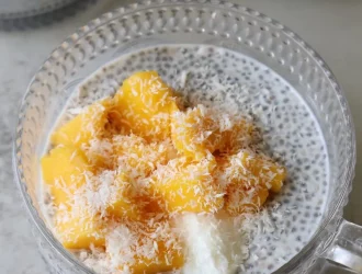 Recette de Pudding de chia à la mangue et à la noix de coco