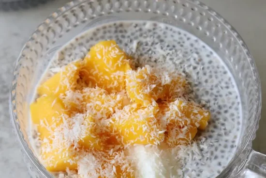 Recette de Pudding de chia à la mangue et à la noix de coco