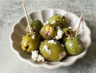 Recette des Olives farcies à la feta épicée