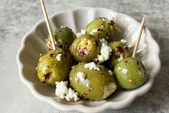 Recette des Olives farcies à la feta épicée