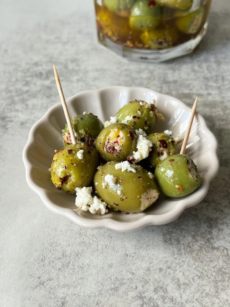 Recette des Olives farcies à la feta épicée