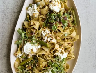 Recette des Pâtes au pesto d'asperges avec burrata