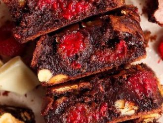 Recette des Brownies Triple Chocolat aux Framboises