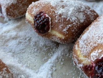 Recette de Beignets fourrés à la crème et confiture