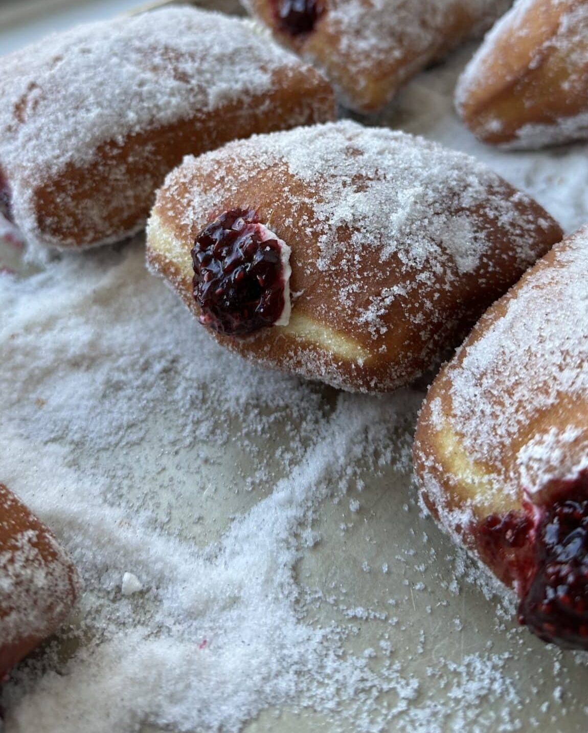 Recette de Beignets fourrés à la crème et confiture