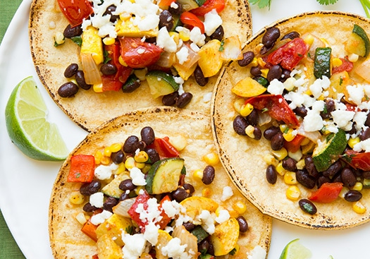 Tacos Végétariens aux Légumes Rôtis et Haricots Noirs