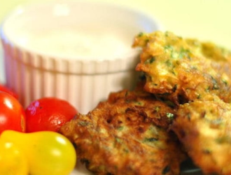 Beignets de courgettes et sauce au fromage de chèvre