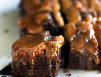 Gâteau Renversé Chocolat-Beurre de Cacahuète à la Banane