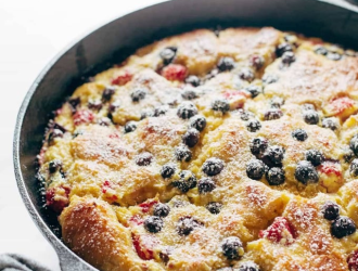 Casserole de pain perdu à la ricotta et aux baies facile