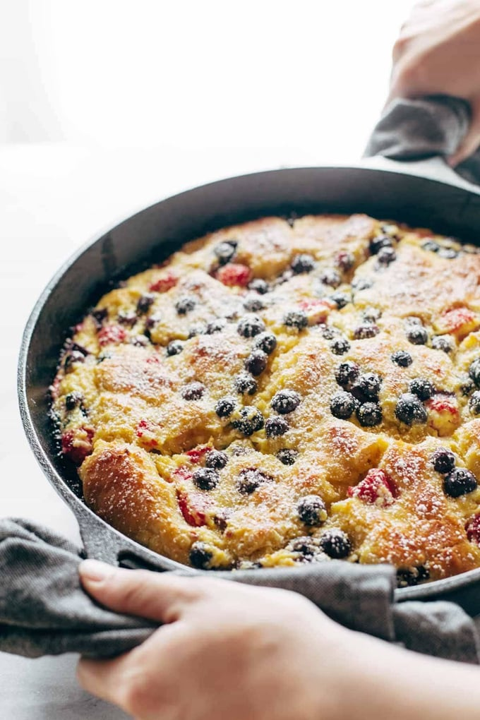 Casserole de pain perdu à la ricotta et aux baies facile