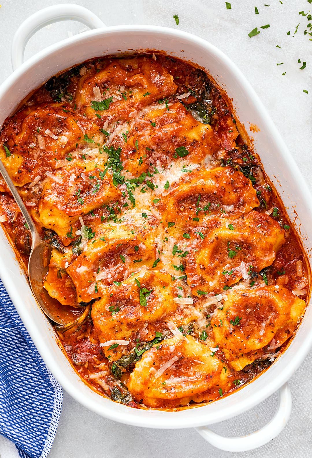 La recette du Gratin de raviolis aux épinards et à la tomate