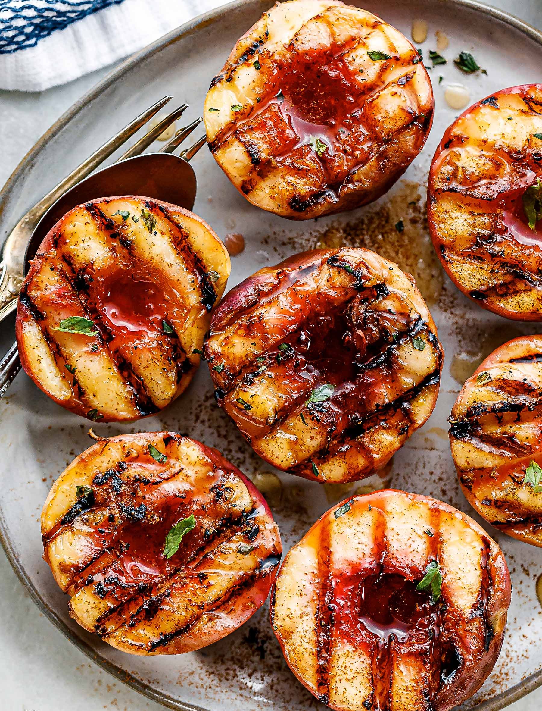 La recette des Pêches Grillées avec Glaçage à l'Érable et à la Vanille