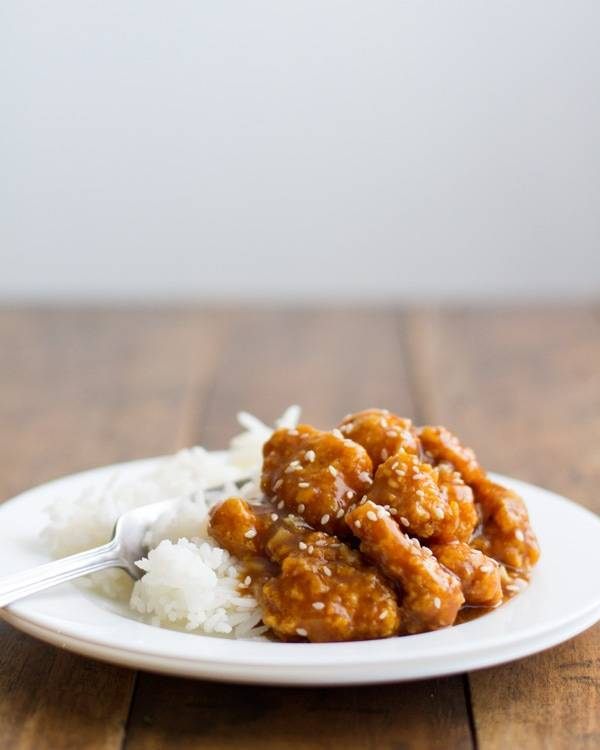 assiette de poulet avec riz