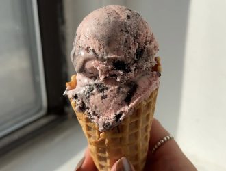 La recette de glace à la fraise et Oreo