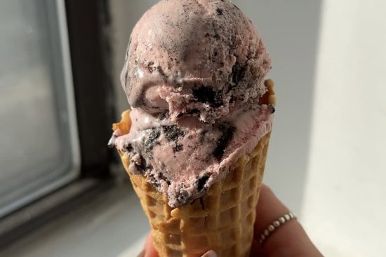 La recette de glace à la fraise et Oreo